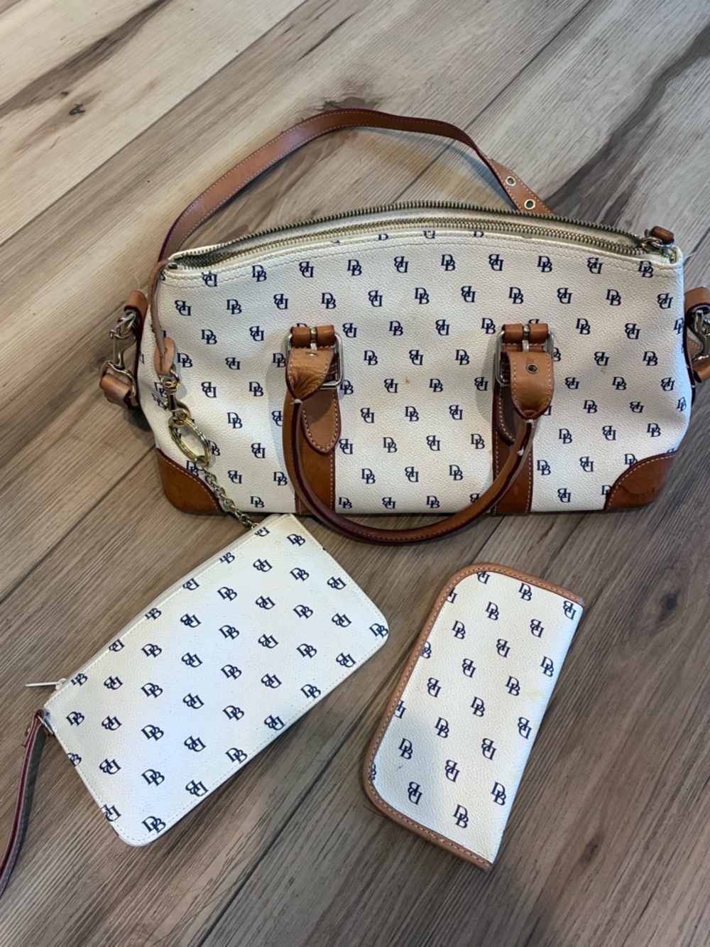 Dooney & Bourke bag + wallet + glassses case